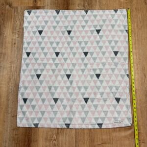 Blankets & Beyond Geometric Triangle Fleece Baby Blanket Pink Gray White